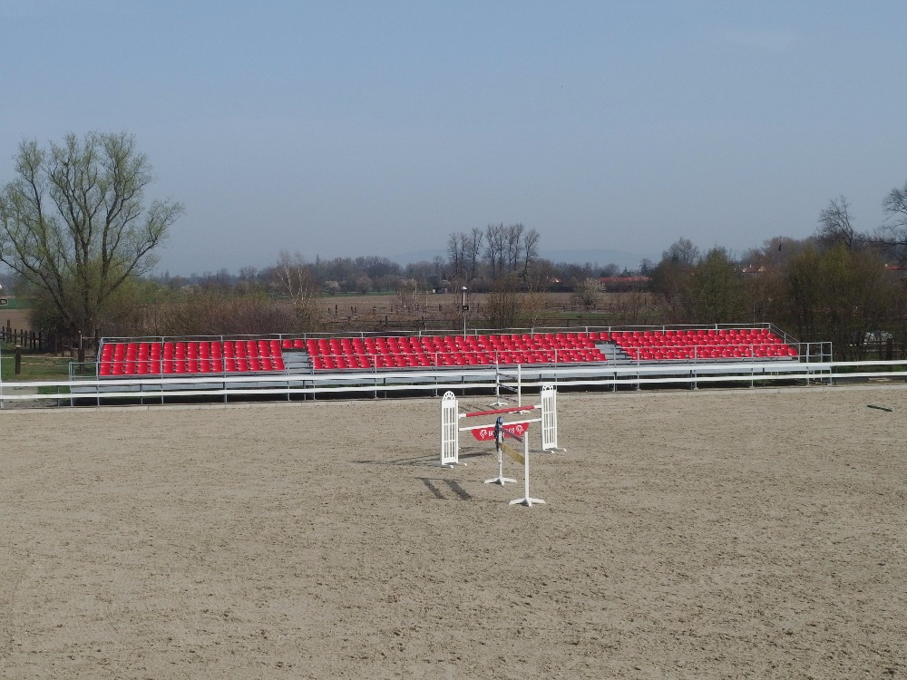 Ukázka instalace tribuny v Olomouci