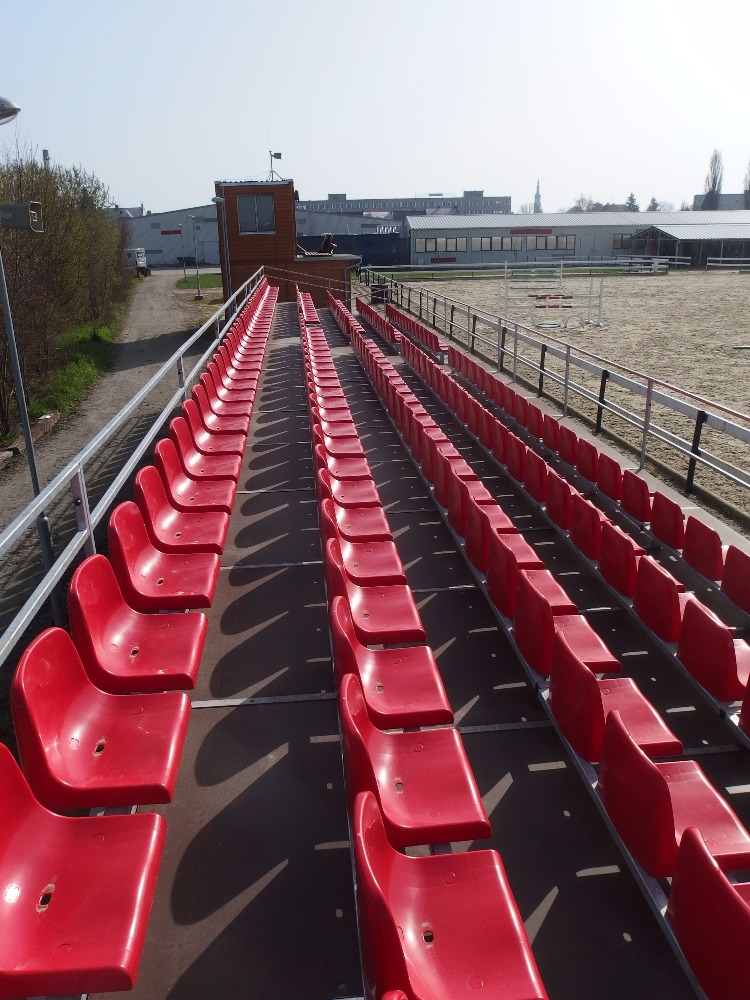 Ukázka instalace tribuny v Olomouci