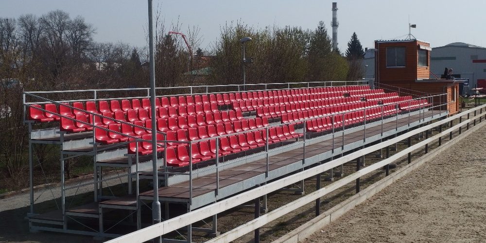 Ukázka instalace tribuny v Olomouci