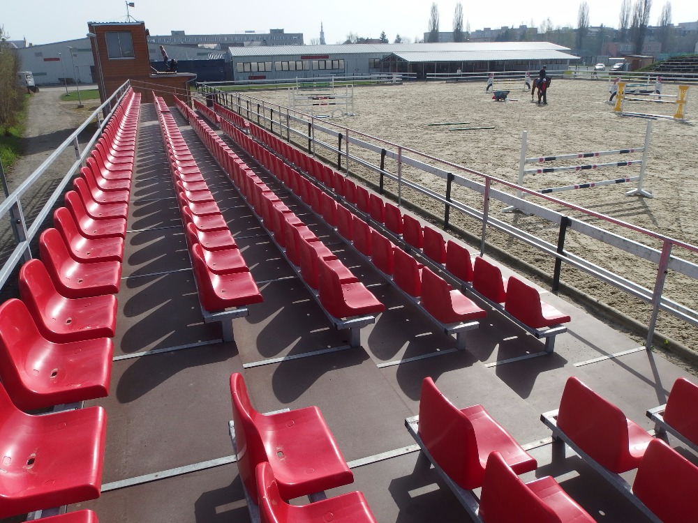 Ukázka instalace tribuny v Olomouci