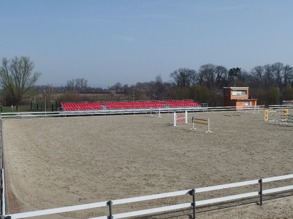 Ukázka instalace tribuny v Olomouci