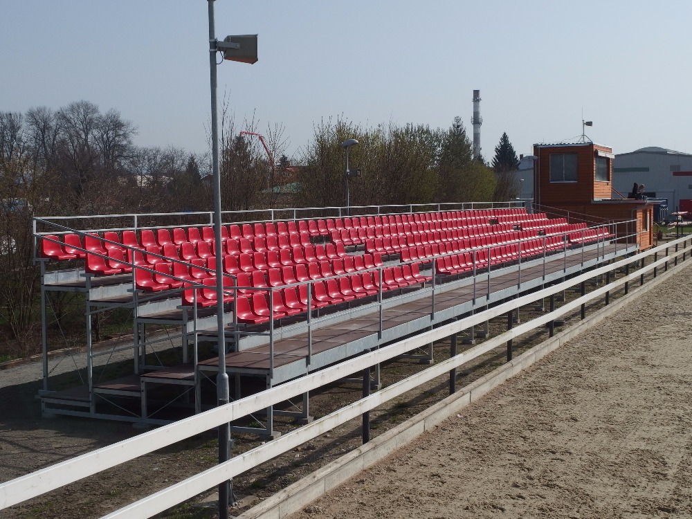Ukázka instalace tribuny v Olomouci
