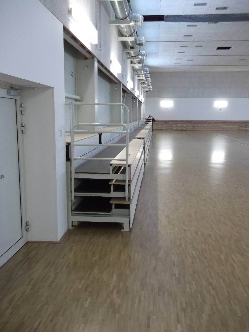 Výsuvná tribuna 11