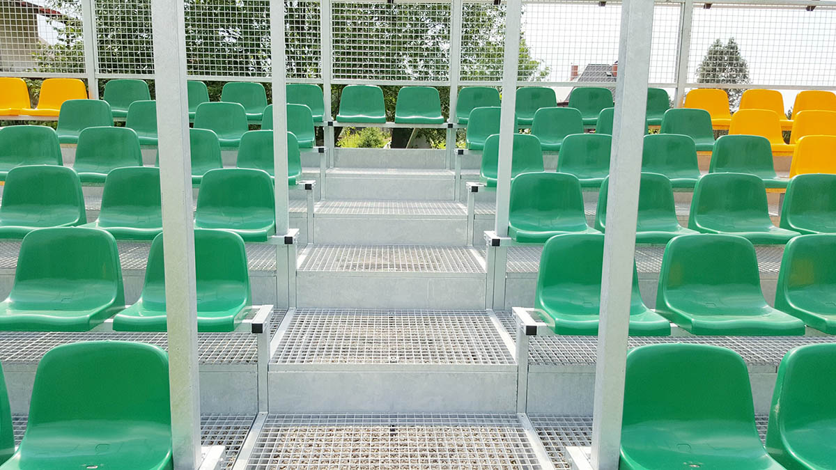Tribuna Lučina, pohled na schody