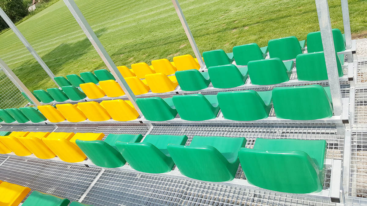 Tribuna Lučina, pohled na sedačky