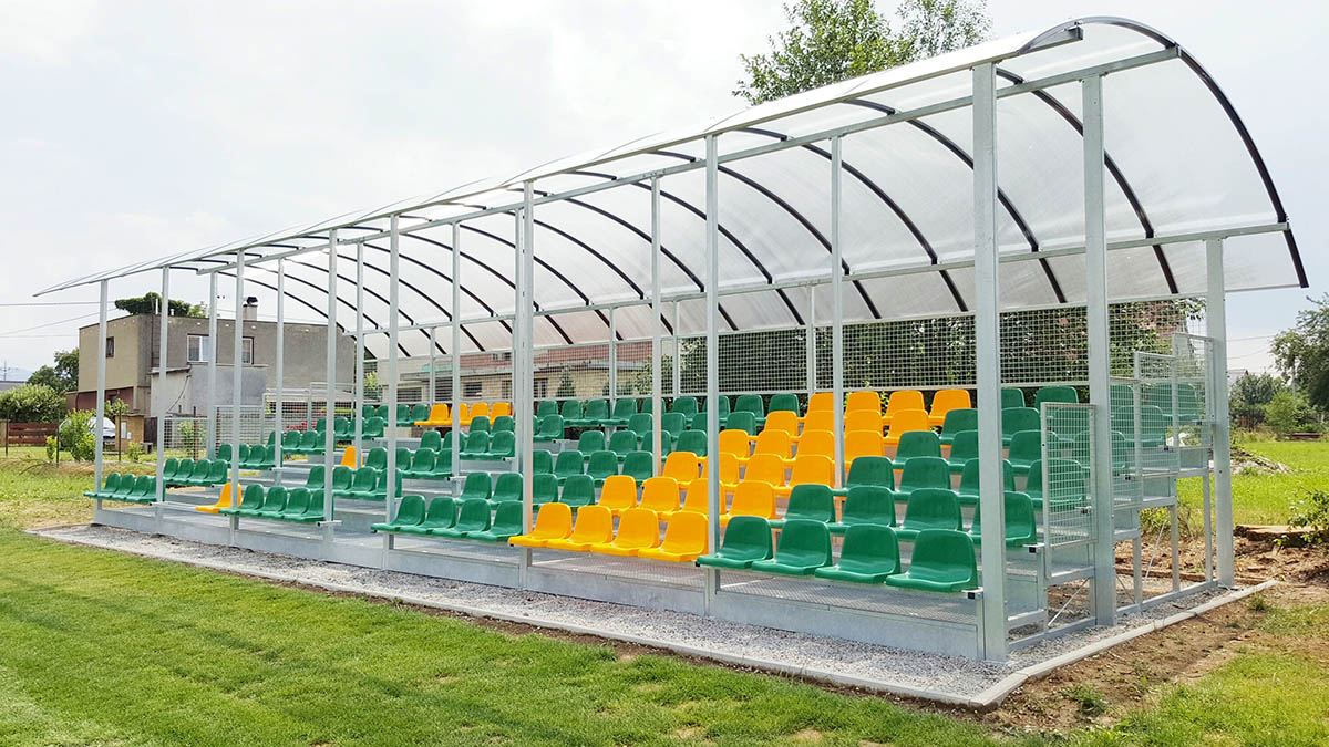 Tribuna Lučina, pohled z boku