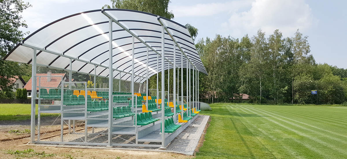 Tribuna Lučina, boční pohled
